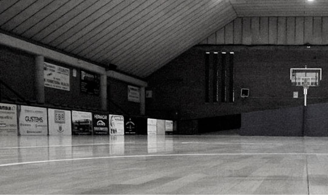 cbripollet's tweet photo. 🫢Diumenge no volem veure el Barneda així, oi? 

Un retuit si vindràs a omplir i donar color al Barneda.

Diumenge a les 19.00h el Sènior A Masculí s’ho juga tot a casa. El Barneda ha de vibrar com mai.🤯

Som-hi!💙

#SomBlaus #SomBlaves #AscensBlau https://t.co/PBrk9bTlPI