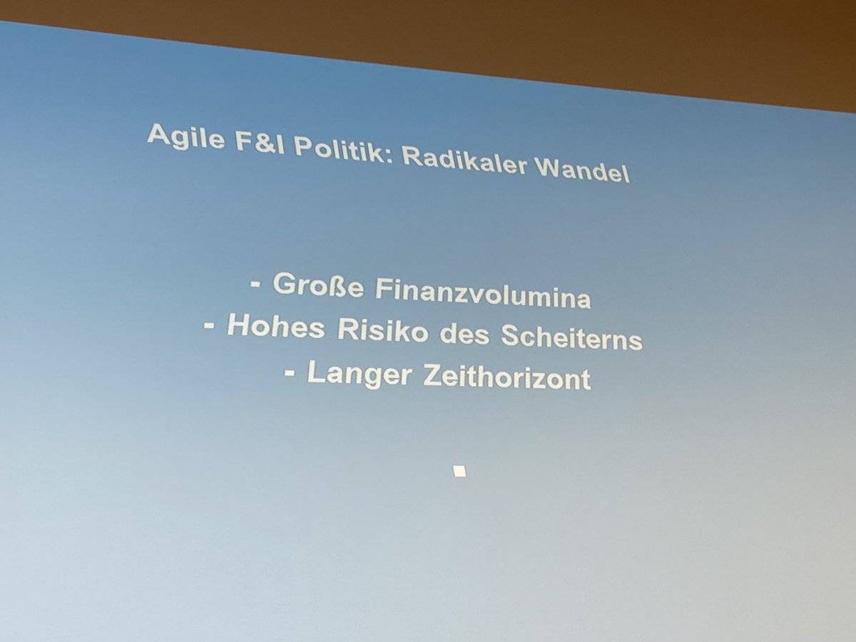 teczen's tweet photo. Eine wesentliche Aussage: Radikaler Wandel bedeutet nicht kurzfristig! #Innovation #FuE #PTTag #Forschung #Transfer #EFI https://t.co/2xZQ5IknnO