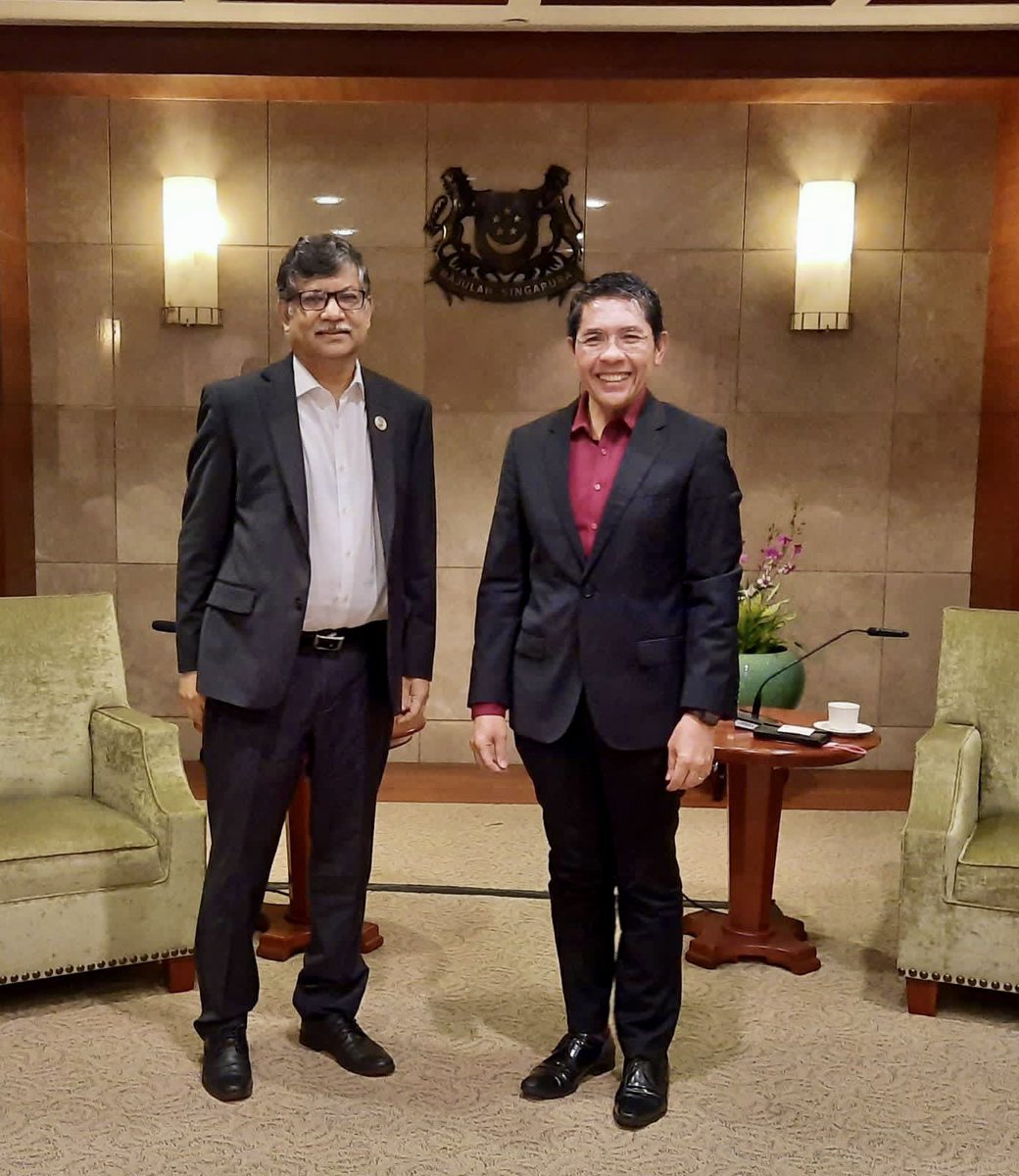 Honored to meet H.E. Maliki bin Osman, the Hon'ble Minister for Prime Minister's Office and Second Minister for Foreign Affairs of Singapore this afternoon. Discussed wide range of issues of mutual interest between our two friendly countries.