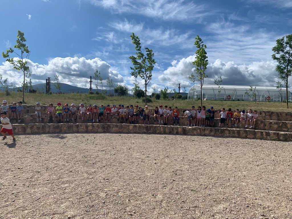 ColegiosElValle's tweet photo. ¡Ya estamos en la #granja! 👋
#ColegiosElValle #AuladeNaturaleza #EducaciónInfantil #3INF #SCH #ElValle https://t.co/SukG3bEUVI