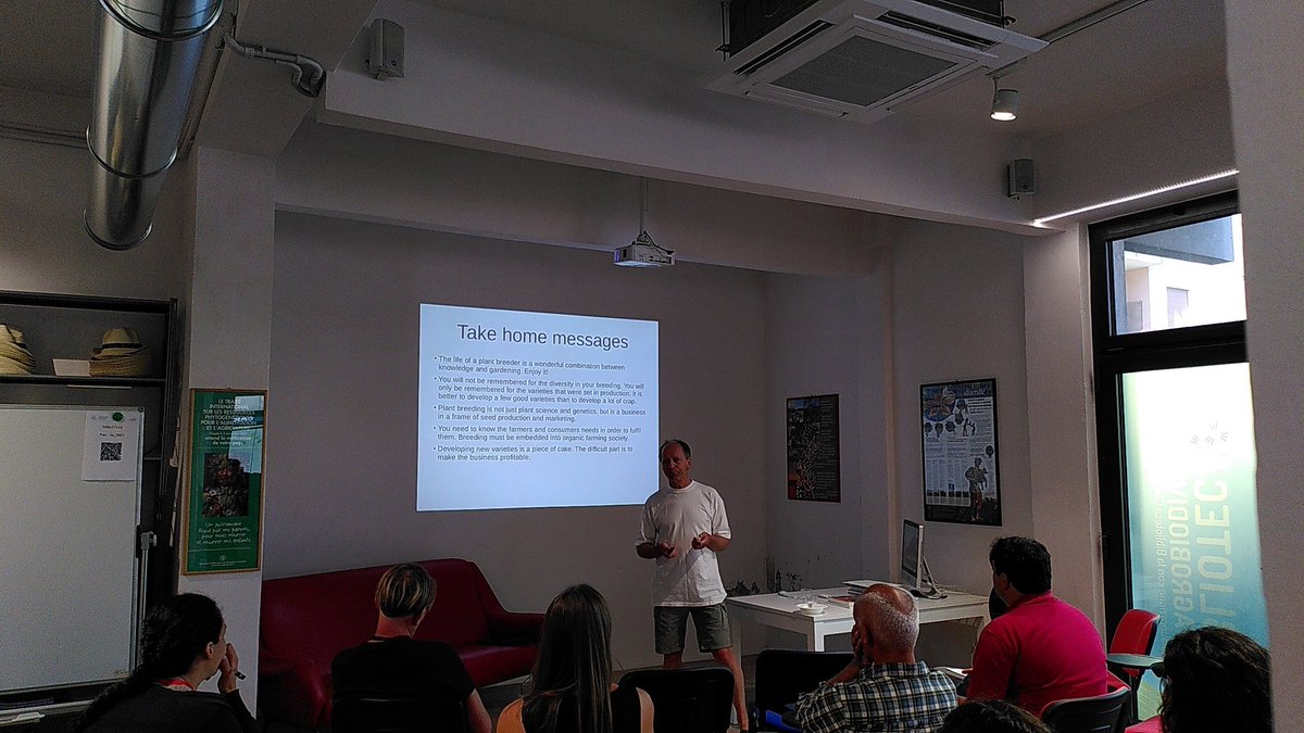 FiBLBreeding's tweet photo. Anders Borgen is sharing is experience as #OrganicPlantBreeder . He starts with take home messages: most important - being a breeder is great! #ECOPB #EngagementBiobreeding #SummerSchool https://t.co/5o8YKyDY4M