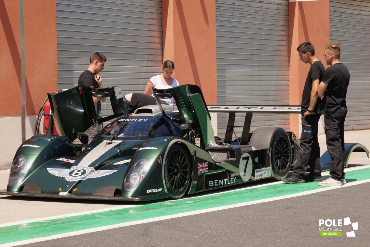 PoleMecanique's tweet photo. | LE MANS CLASSIC 2022 |
#Thursdayclassic cette jolie Bentley Speed 8 de 2001 suit un entrainement intensif avec @CMR_racing !🏋🏼♀️
Voiture ayant concouru aux 24 heures du Mans, son V8 reviendra en compétition du 30 juin au 3 juillet dans la catégorie endurance racing légende. 🏎 https://t.co/vbvnR2grYm