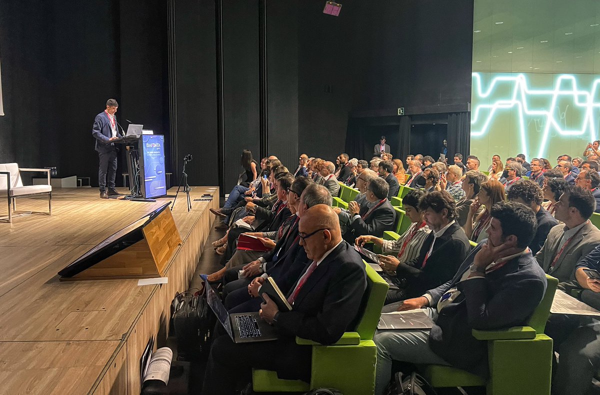 mdonibane's tweet photo. 1ER FORO BAIDATA

Inmortalizando la presentación en sociedad en el @Euskalduna_eus de la nueva Asociación @baidata_idsa , un referente en la industria del dato ;-)

En la fotografía con @Mrlugosi y Fco. Javier Medrano. https://t.co/8lmYymKhyH