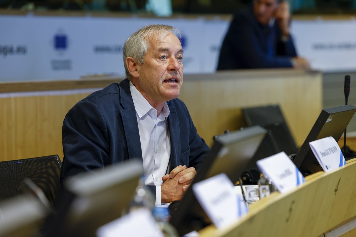 EESC_CivSocRel's tweet photo. 🗣️@kaufmannbruno, Global Democracy Correspondent at @swissinfo &amp; author of the 'European Democracy Passport' at #ECIDay2022.

"We are now facing threats to democracy from dictatorships and populism and ECI remains an inspiration that contributes to democratic resilience." https://t.co/muq2G0ayG6