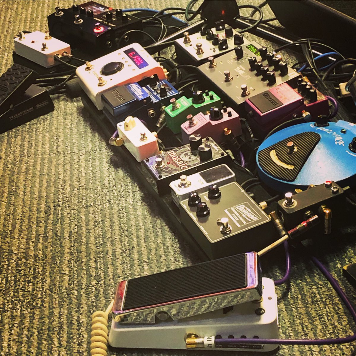 azizibrahim56's tweet photo. For delivering that #stoneroses #johnleckie #johnsquire sound with 2 #fuzzbox @bensonamps #fuzz coz u can have wah before fuzz &amp; #dallasarbiter #fuzzface 70’s original silicon stone roses #guitarpedal no #iamtheresurrection solo without one C MY INSTA 4 DETAILS @azizibrahim56 https://t.co/6npCyiEsWI