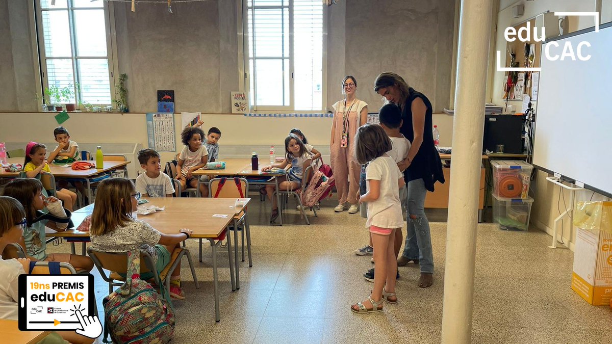 Avui hem anat fins a Mataró, a l'escola <a href="/angeletaferrer/">AFA Angeleta Ferrer</a>, per lliurar el primer premi🥇de la categoria d'infantil i primària cicle inicial dels XIX Premis eduCAC. Ens esperaven les mestres i els nens i nenes de la classe dels dofins de 1r, i tots tenien moltes ganes de parlar 😊