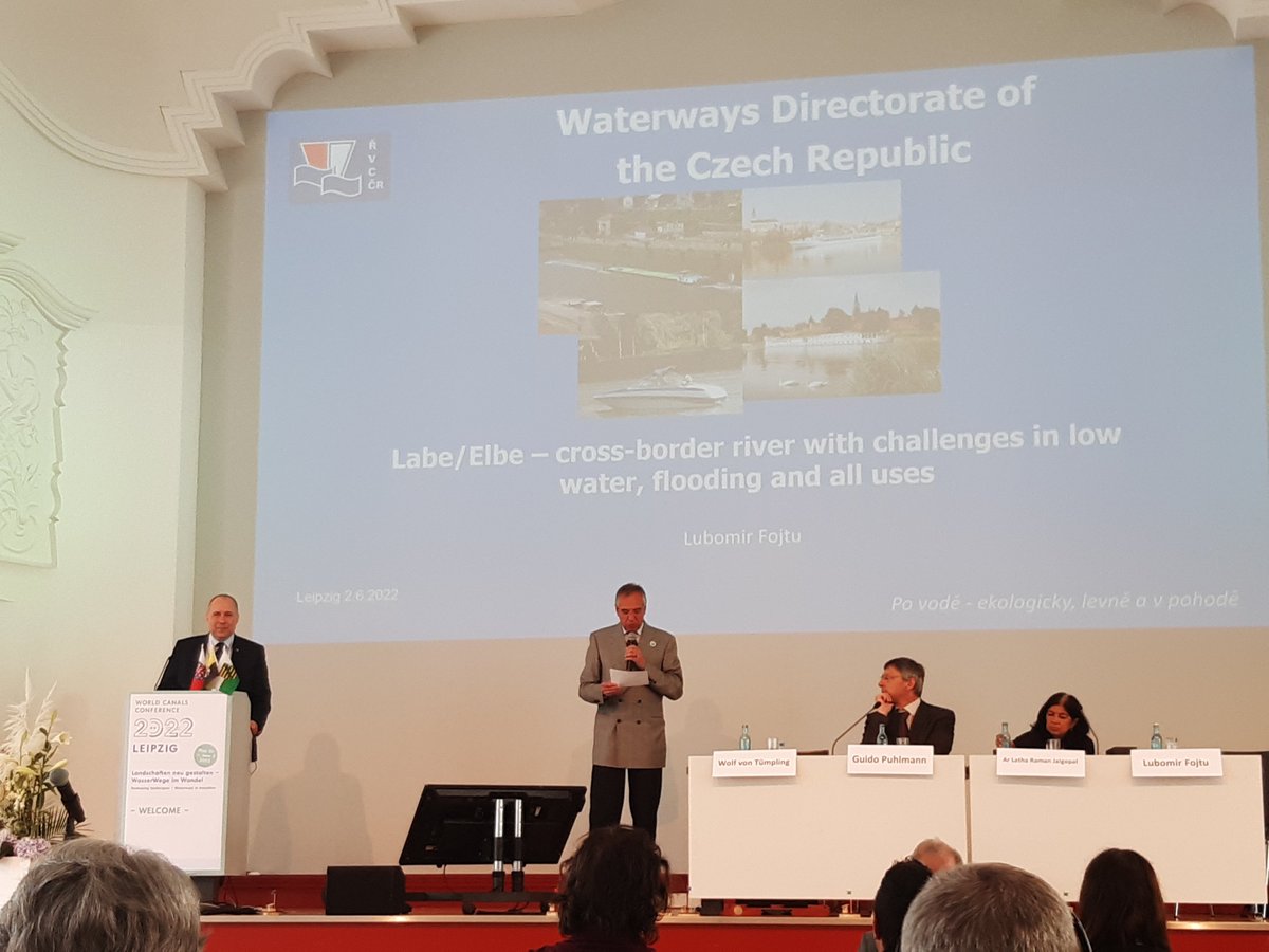 kammerunion's tweet photo. #KEO-Themen finden sich auch heute auf der #WCC2022. #Binnenschifffahrt,#Wassertourismus & #Hochwasserschutz auf der #Elbe/#Labe. Die Umsetzung des #Gesamtkonzept_Elbe würde #Güterverkehr & #Naturschutz stärken. #Decin https://t.co/zdHE7my71h