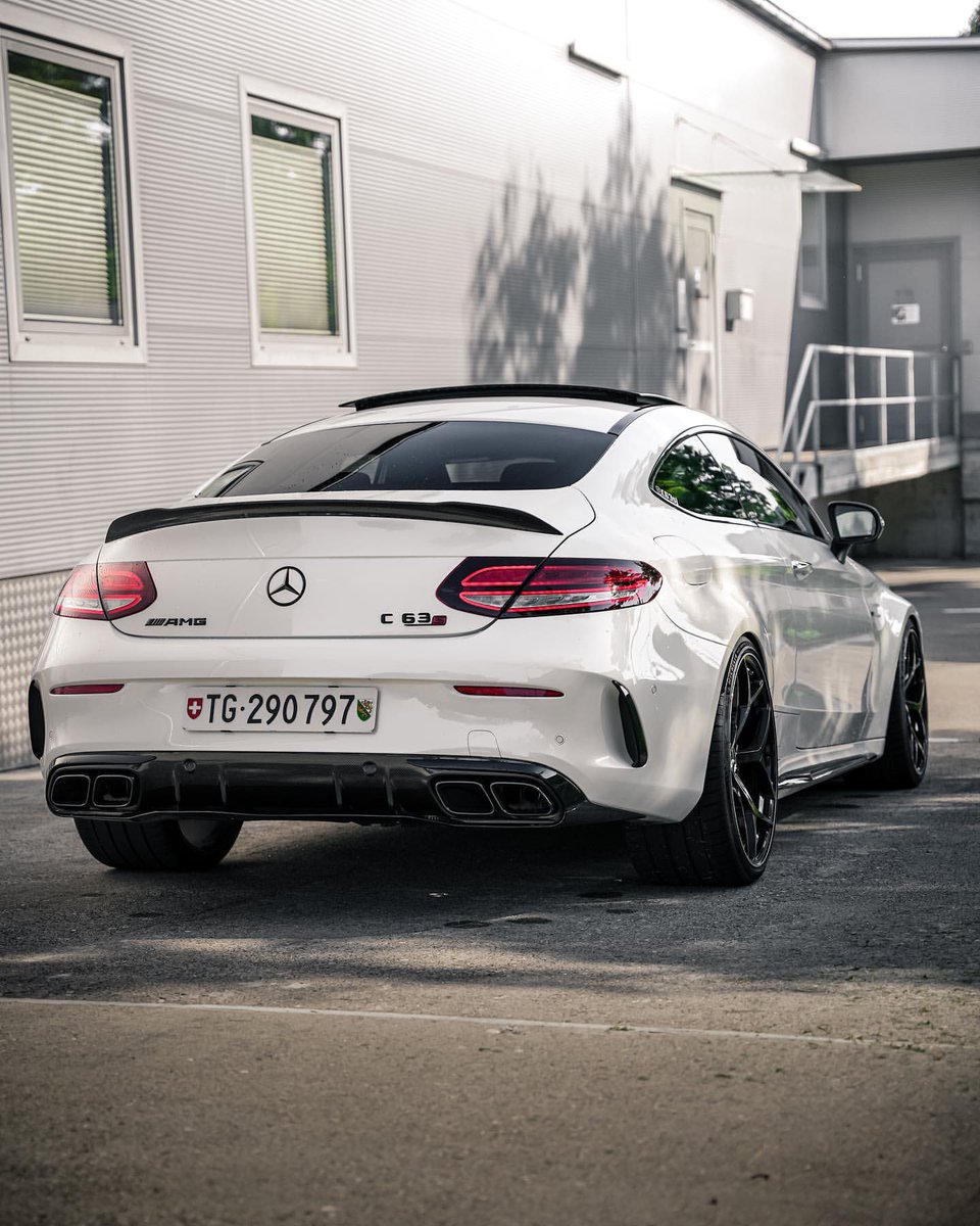 carpxrnpicx's tweet photo. C63s AMG https://t.co/9edJi6twxE