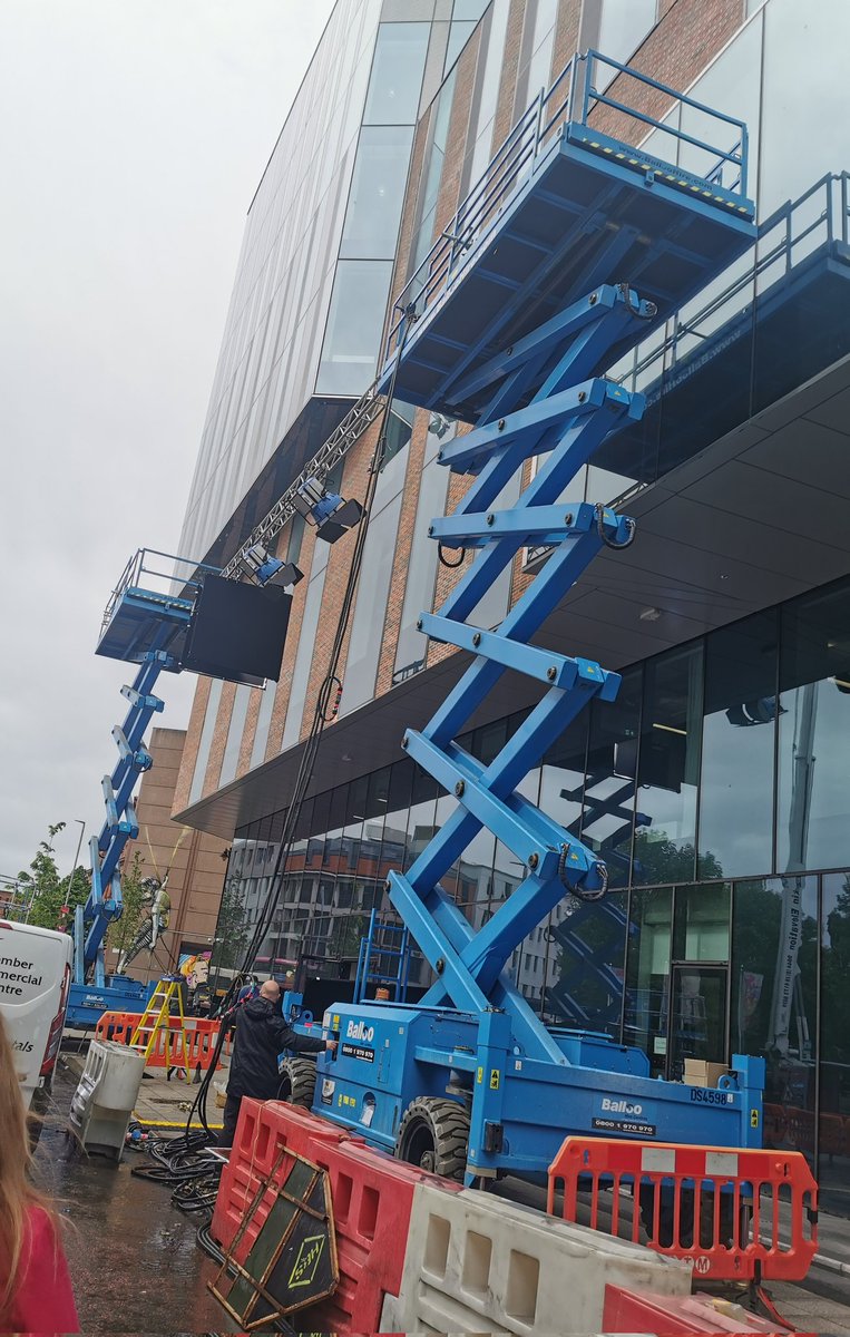 UlsterUni's tweet photo. 📸 Photo credit to UU's @JadeMcMurray5

Jade snapped these photos of @netflix filming @KevinHart4real's new movie at our Belfast campus yesterday 🎥

Jade described it as "a brilliant collaborative effort from all our teams to pull this off" 💪 

#ProudofUU https://t.co/dFUf0c2jbK