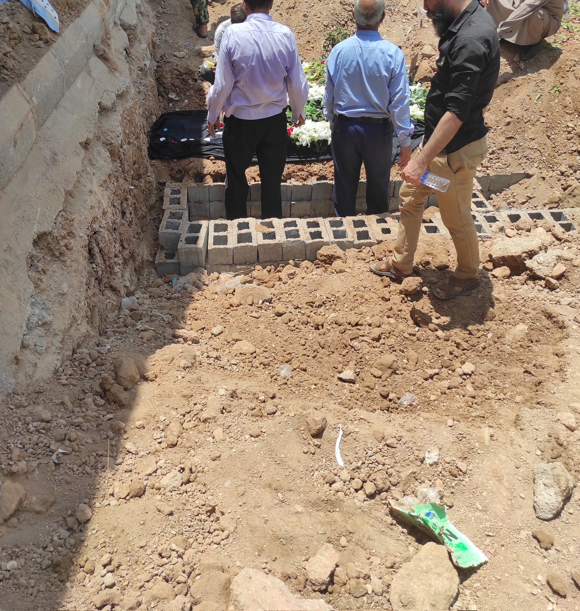 li_dena13's tweet photo. ولی خودکشی مسخره ترین کار دنیاست /:
هر چقدر بزرگتر میشم بیشتر به این نتیجه میرسم (: https://t.co/GCrAitf9j3