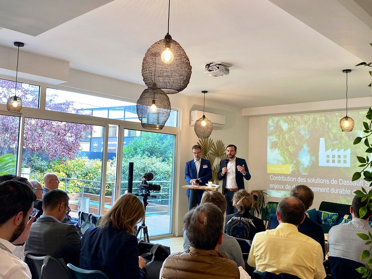 3DSfrance's tweet image. 🔸#IDAY2022 

Début de l’intervention de Franck Eichenberger, Business développement Manufacturing, et Fabrice Genairon, Ingénieur Avant-ventes et consultant PLM 3DS chez @KeonysPLM. 

👉🏼 #SmartPLM : s’assurer de la traçabilité et la continuité numérique tout au long du process.