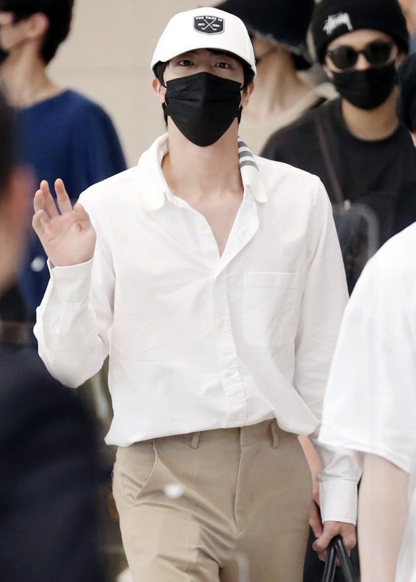 seokjin’s outfit!!