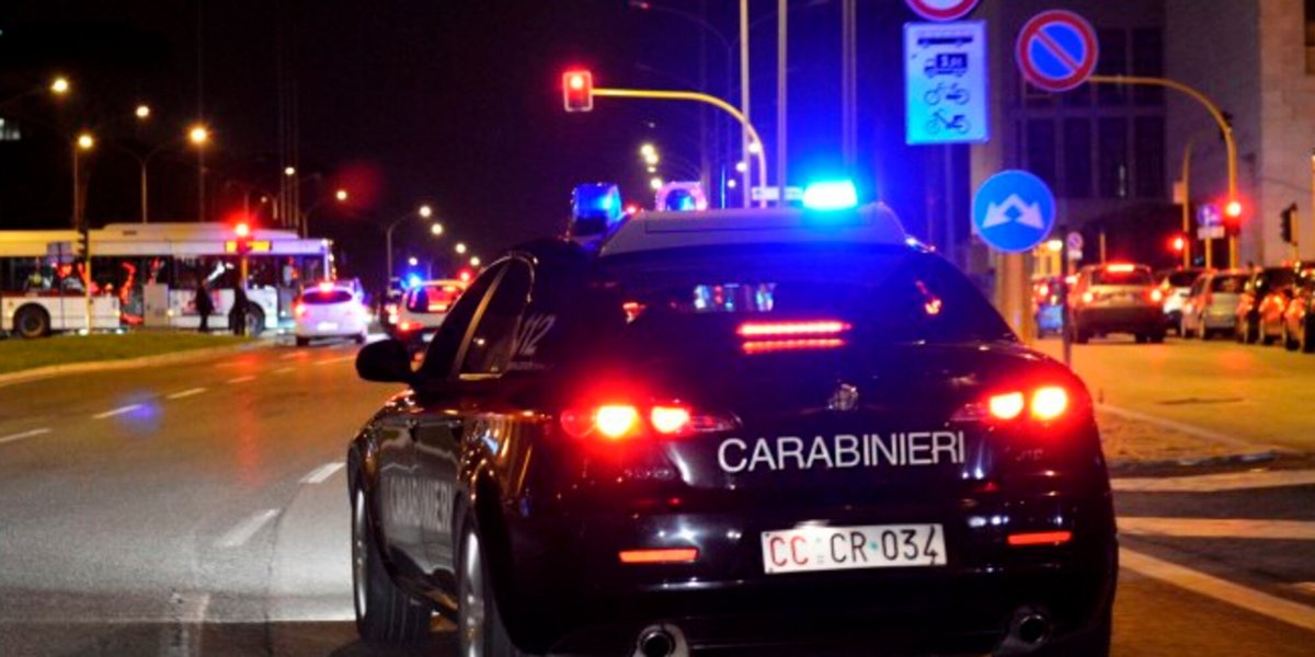 MediasetTgcom24's tweet photo. Paura nel Napoletano, giovani coppie rapinate con bastoni #terzigno #vesuviano #napoletano #trecase #napoli https://t.co/nFDRhPIIqL https://t.co/8jQZdnosX6