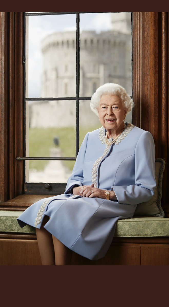 Polarispools's tweet image. Our sincere congratulations to Her Majesty The Queen celebrating her #PlatinumJubilee   
From everyone at Polaris, we wish you all a fantastic #JubileeWeekend