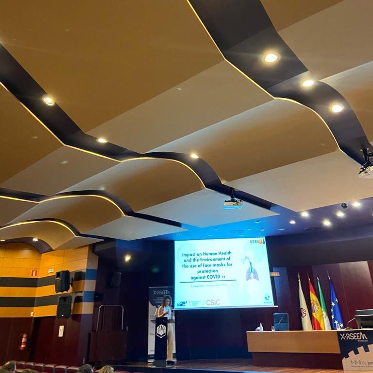 Por ejemplo, Sandra Calleja, del grupo <a href="/onhealth4/">ON HEALTH</a> presentó el estudio sobre compuestos químicos #plastificantes en mascarillas 😷