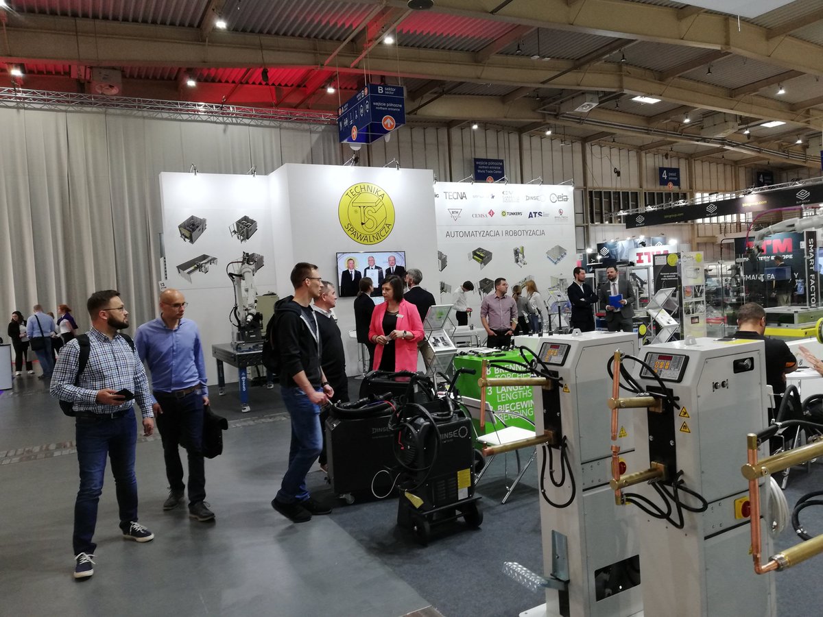 _elPLC's tweet photo. Mamy bardzo ciekawy tydzień. Nasze ekipy odwiedziły targi @hannover_messe  oraz @ITM_Europe. Warto trzymać rękę na pulsie trendów w automatyzacji, robotyzacji i cyfryzacji produkcji, szczególnie takich jak #industry4, #smartfactory, #digitaltwin. https://t.co/cj80ZJhj8j