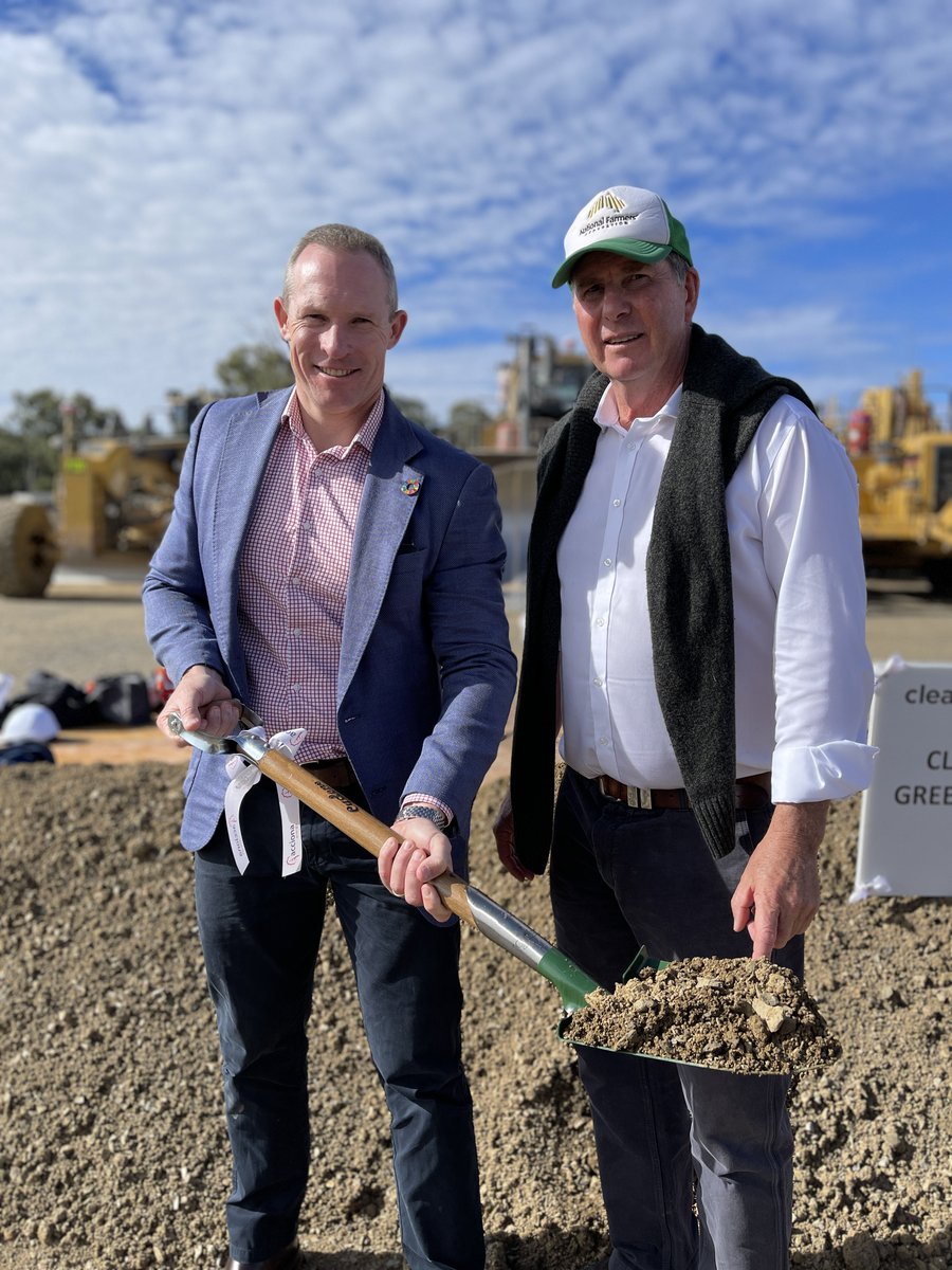 JoelRichtersQLD's tweet photo. What do you get when you mix dozers and politics… construction of the Southern Hemispheres largest Wind Energy Project 🚧 #MacintyreWindFarm #renewable #energy @ACCIONA_AU @MickdeBrenni @CleancoQ #qldpol https://t.co/9qQDVVcWB7