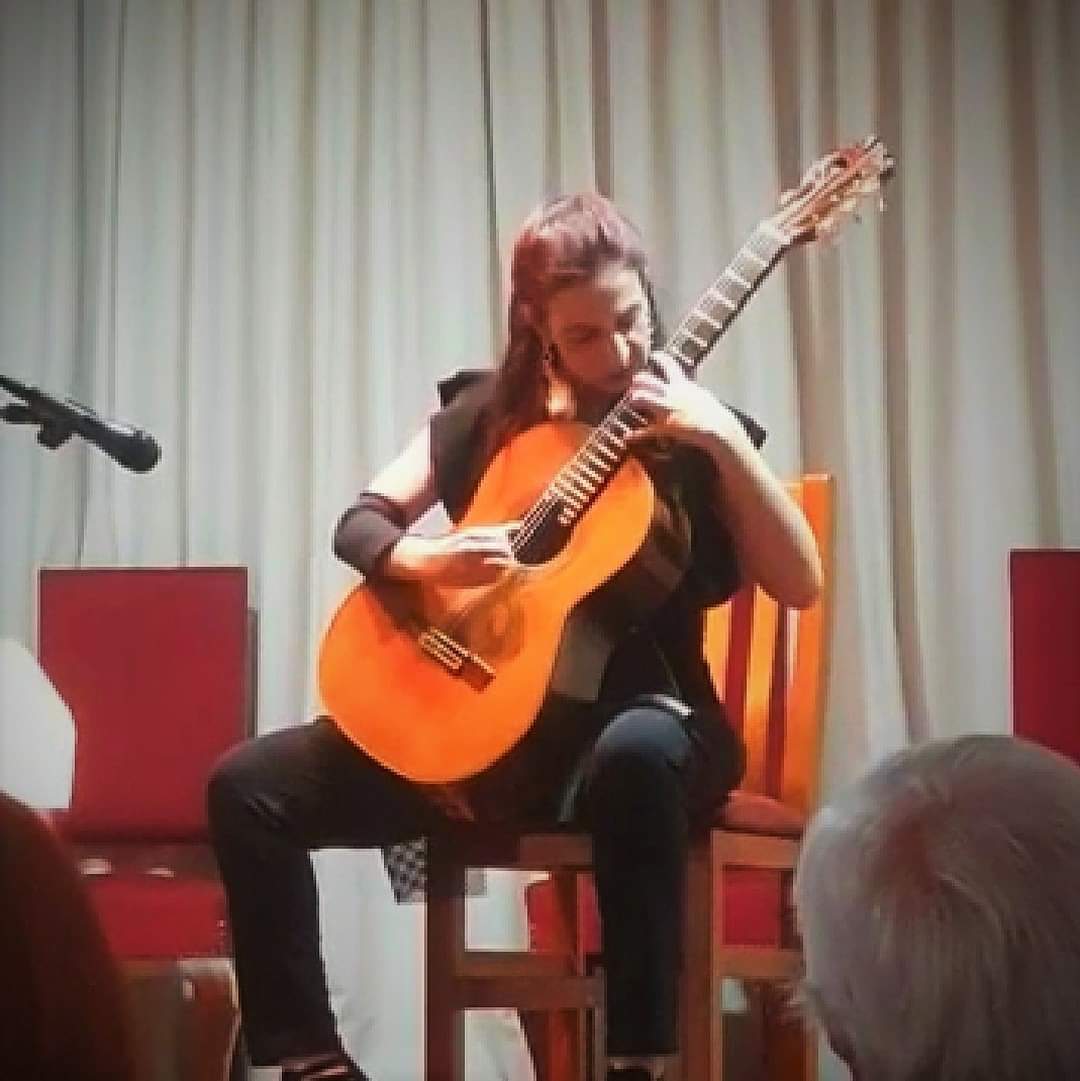 elenaortpin's tweet photo. 📸 FOTOS de la PRESENTACIÓN de Rumores del Mediterráneo el pasado 28 de mayo en la Casa de Castilla La Mancha de Madrid.

Gracias a todos los que se acercaron hasta allí. 

#RumoresdelMediterráneo #guitarist #classicalguitar https://t.co/YzT1Cy1mgs