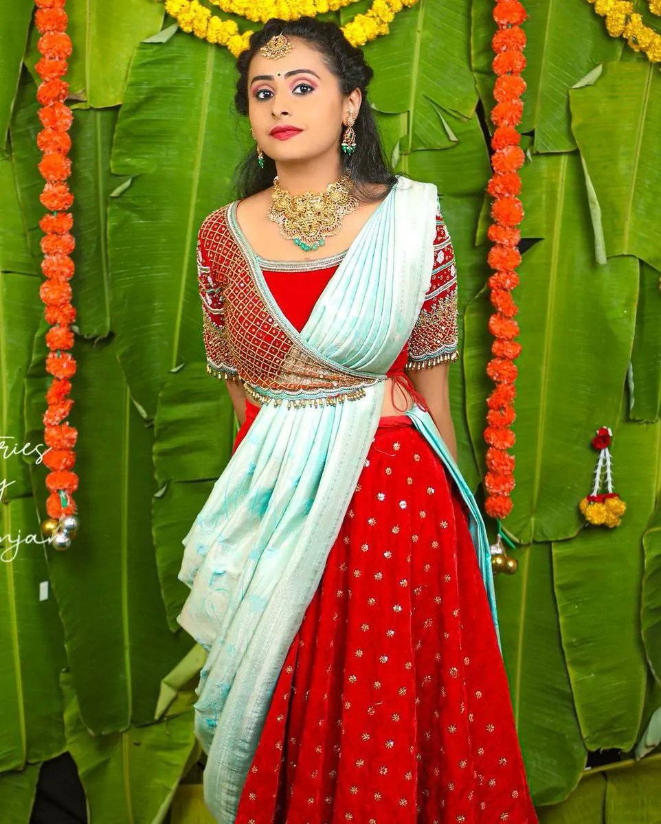 NHeroines's tweet photo. Beautiful #SanjanaBurli New Traditional Clicks. @sanjanaburli.official #Heroine #KannadaHeroine #KannadaHotActress #HotActress #SerialActress #SmallScreenHeroine #KannadaSerial #KannadaCinema #TakeOneCinemazz #NammaHeroines https://t.co/ZcncOcjgLL