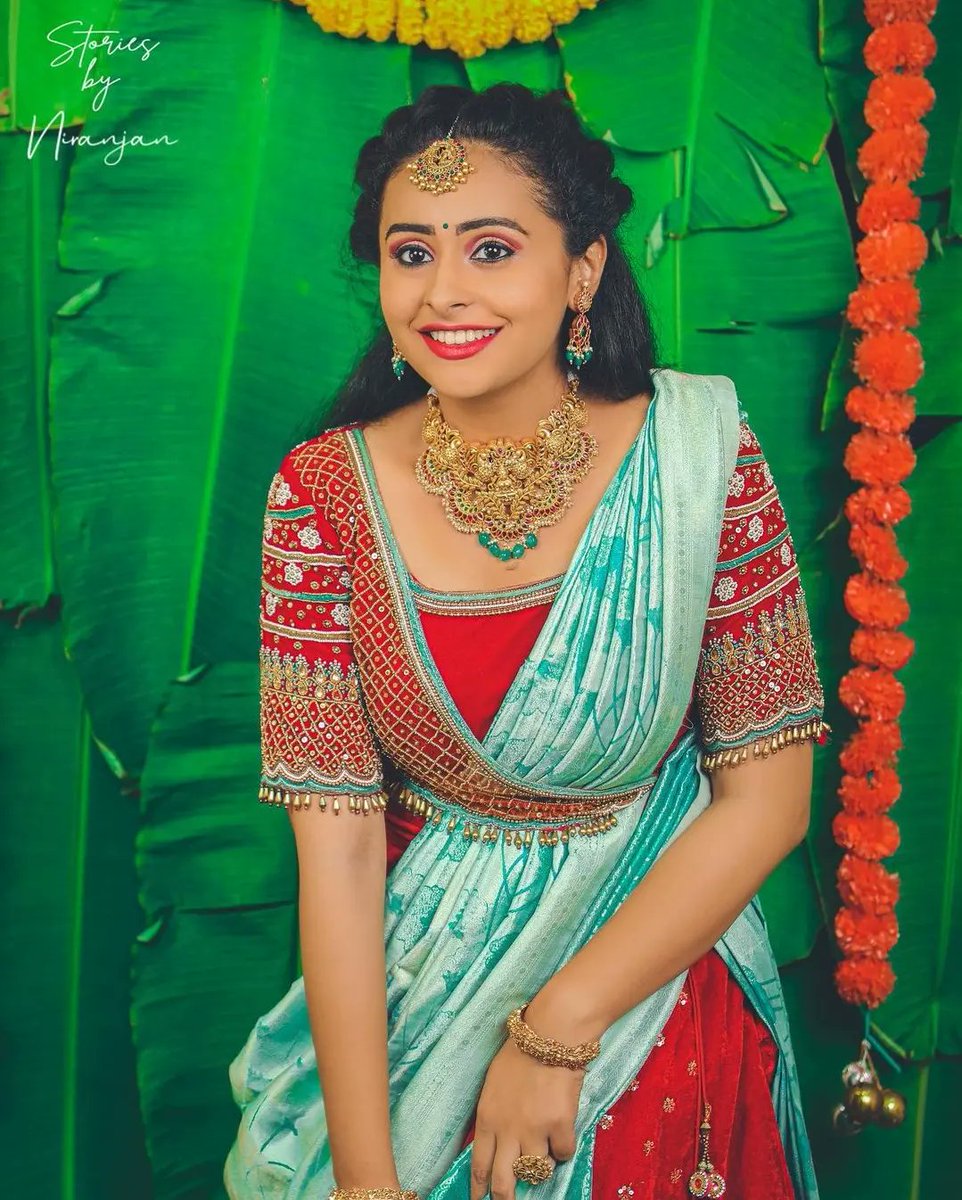 NHeroines's tweet photo. Beautiful #SanjanaBurli New Traditional Clicks. @sanjanaburli.official #Heroine #KannadaHeroine #KannadaHotActress #HotActress #SerialActress #SmallScreenHeroine #KannadaSerial #KannadaCinema #TakeOneCinemazz #NammaHeroines https://t.co/ZcncOcjgLL