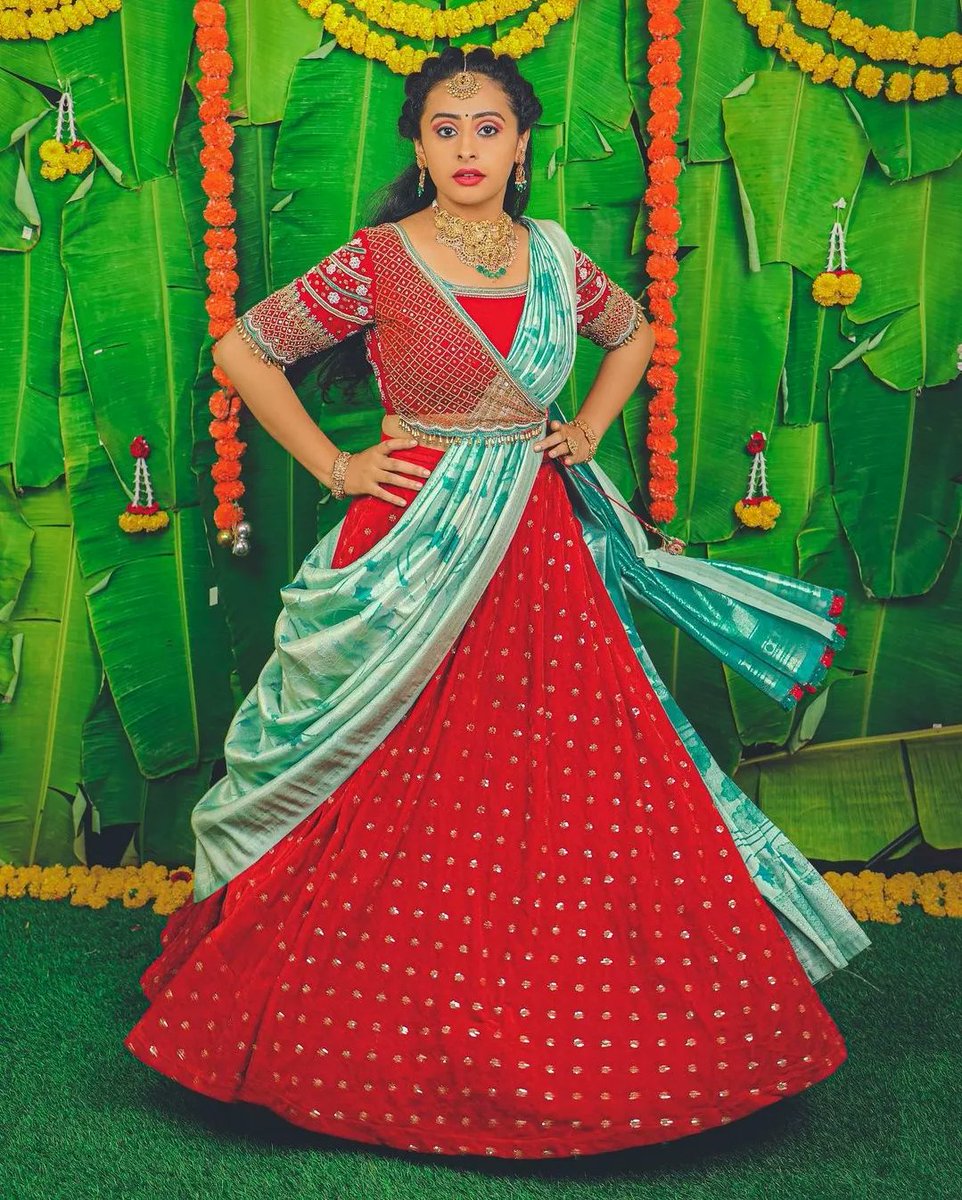 NHeroines's tweet photo. Beautiful #SanjanaBurli New Traditional Clicks. @sanjanaburli.official #Heroine #KannadaHeroine #KannadaHotActress #HotActress #SerialActress #SmallScreenHeroine #KannadaSerial #KannadaCinema #TakeOneCinemazz #NammaHeroines https://t.co/ZcncOcjgLL