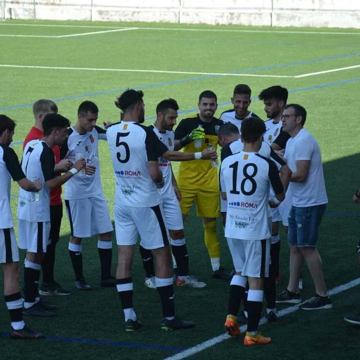 FC_BorgesBl's tweet photo. #PrimerEquip  

Amb l'última jornada de lliga va arribar també l'adéu d'@EufemioG . Les dues parts ja havien acordat inicialment que la seva estada a la banqueta blanca era de 6 mesos. 

Moltes gràcies per la teva dedicació, per la feina realitzada i per no deixar de creure-hi. https://t.co/WKfHNgtWRc