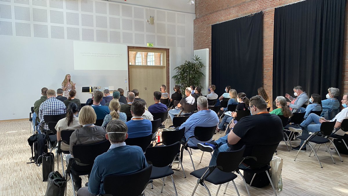 Paulien just started her first speaking experience at #datagrillen talking about Dimensions demystified! 
Full room 🙌