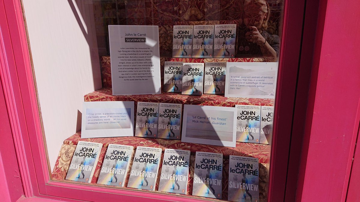 HelenLunnon's tweet photo. My first go at a window display @hartsbooks This one celebrating John le Carre's 'Silverview'. I've still loads to learn but a big thank you to Max, Zoe, Teresa and Vicki for such a warm welcome 📚📖💕 @Dauntbooks https://t.co/qqysi0DpHc