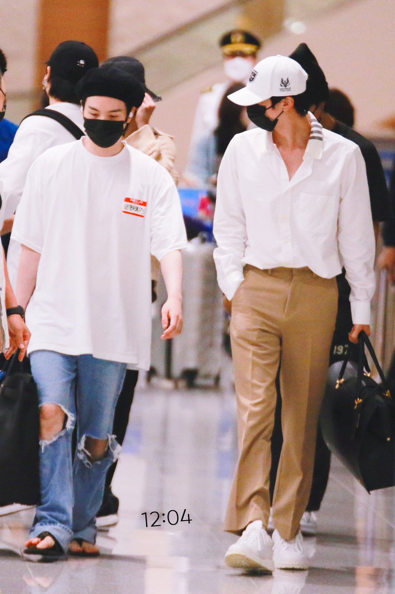 sjjin1204's tweet photo. 220602 ICN
JIN  &amp; SUGA

#JIN #SUGA #방탄소년단 #방탄소년단진 #진 #석진 #윤기 https://t.co/0CZuLJ6bD5
