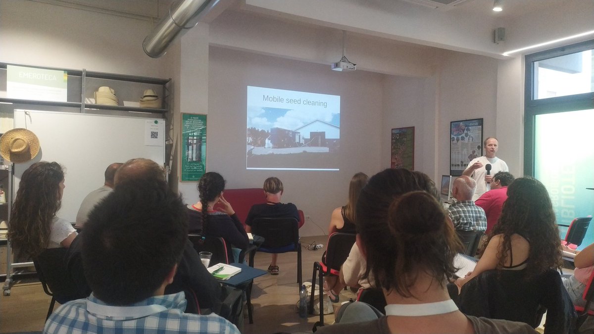 GiuseppeSantis's tweet photo. #Summerschool #ecopb more then 45 european young technicians and researchers are attending at two days of seminars and field visit on next challanges of organic breeding  in #eu @retesemi @FiBLBreeding https://t.co/zOoXBTSaOp