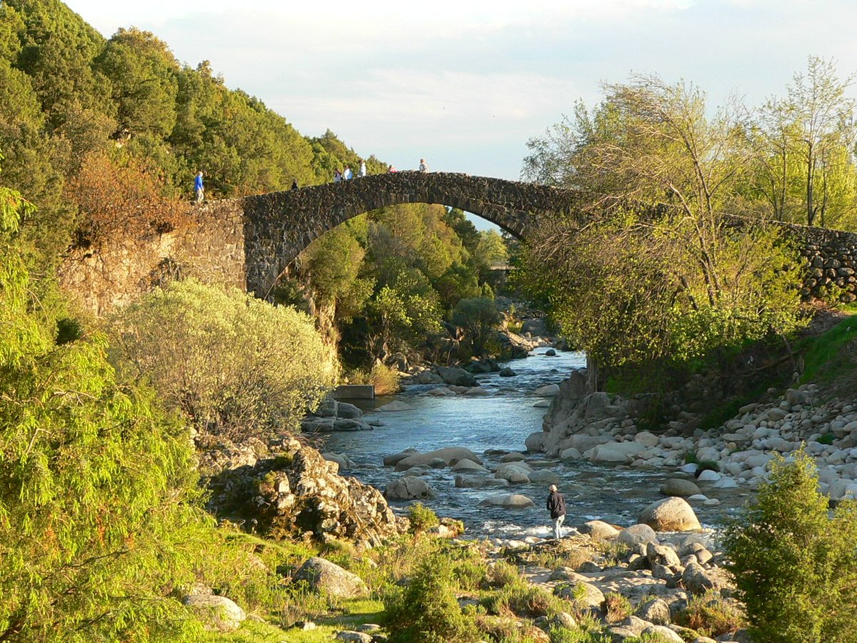 La Comarca de la Vera es la que cuenta con más gargantas de toda la Península, con 46 ni más ni menos.
Aprovecha para alojarte en nuestro Hotel Rural (4*).

Visto en: <a href="/turismolavera/">turismolavera</a> 
Web: bit.ly/3x5v9HQ
Fotografías: Jesús Pérez Pacheco en Flickr y
wikimedia.org