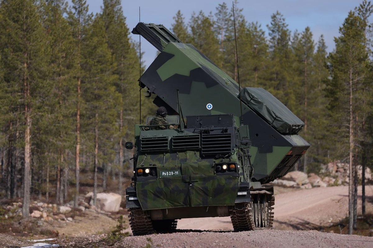 Ukraine_NowIt's tweet photo. ⚡️Il Regno Unito invierà all'Ucraina i sistemi missilistici M270 a lancio multiplo 

Gli artiglieri ucraini riceveranno anche una formazione sull'uso dei lanciatori, in modo da massimizzarne l'efficacia. https://t.co/LFG3RQQd0Q