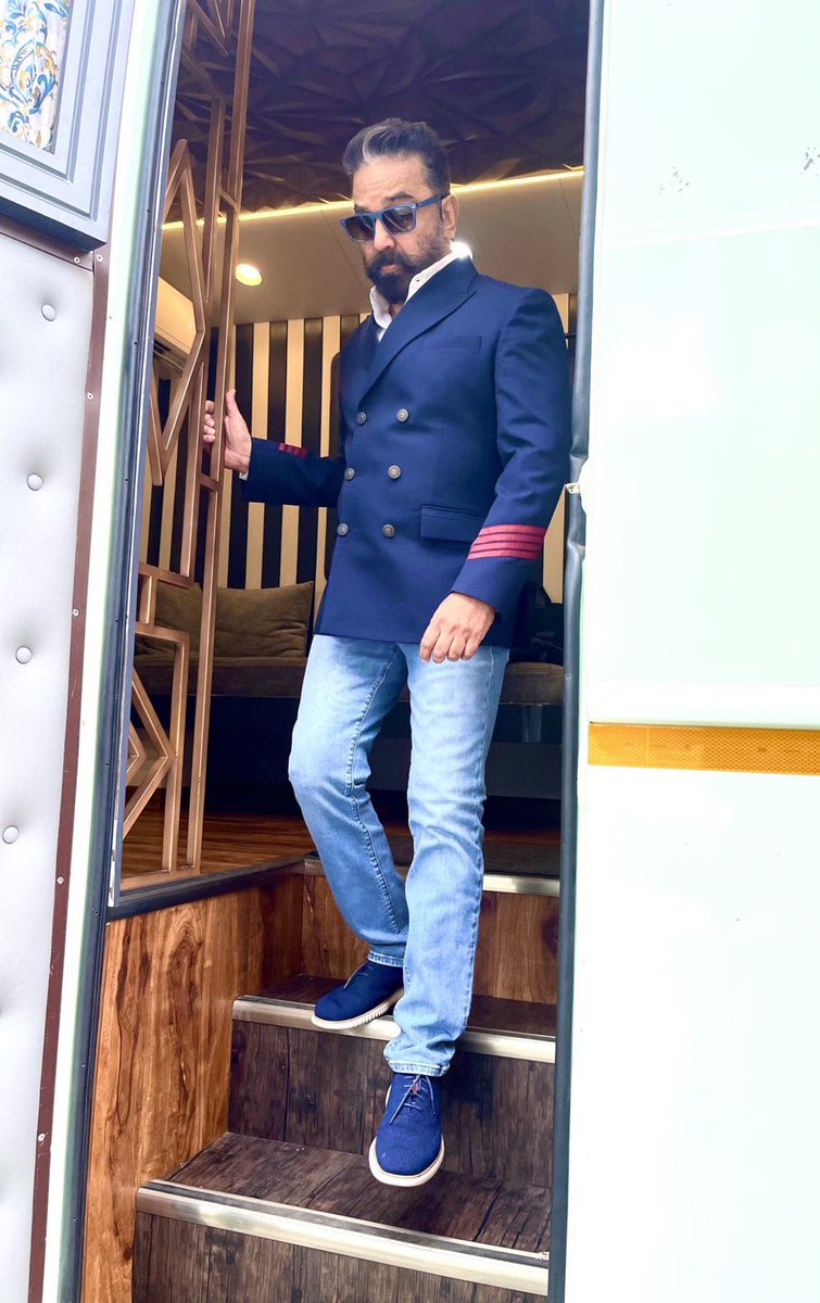 spiceofi's tweet photo. Full credit to @amritharam2 for making @ikamalhaasan look so damn cool n stylish during his  
#Vikram  promotions and at  #Cannes2022 .. Good job Amritha 👌👍🤩🙌 https://t.co/68YKORsDaS
