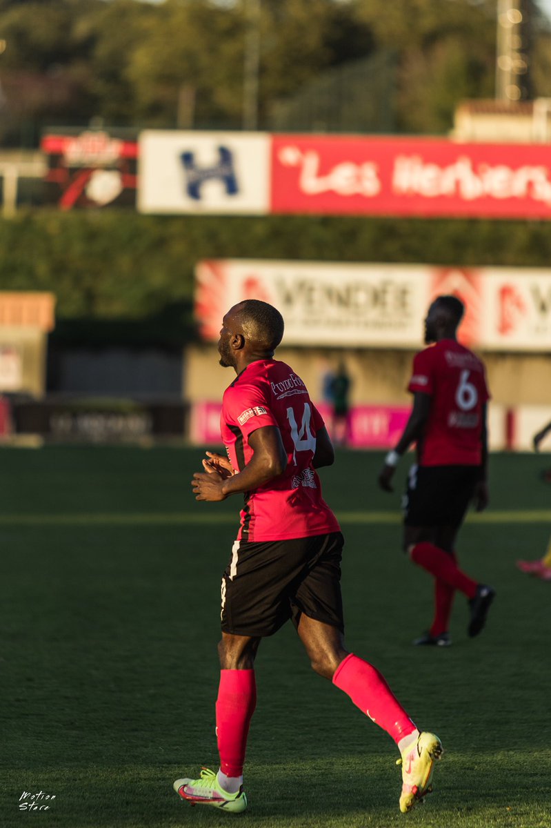 Après 3 saisons, c’est la Fin de mon aventure au <a href="/VHFootOfficiel/">Vendée Herbiers Foot</a> 👋🏾. En quête d’un nouveau challenge ⚽️💪🏾