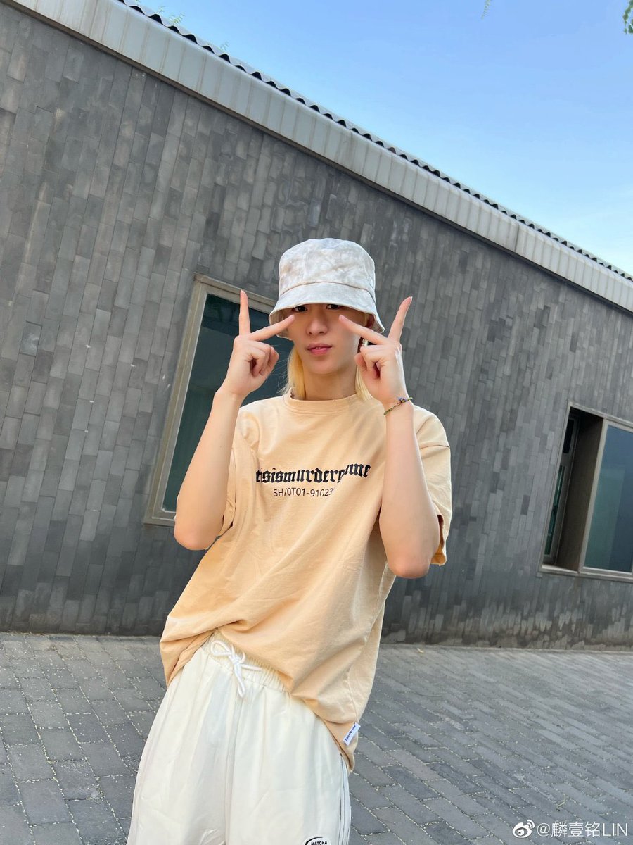 linyimingpics's tweet photo. 220601 • Lin Yiming Weibo Update (1/2)

Would like to wish all friends and children a happy children’s day~ 🙌🏼

#HIGH5 #麟壹铭 #LinYiming #LIN https://t.co/lmglDVnZji