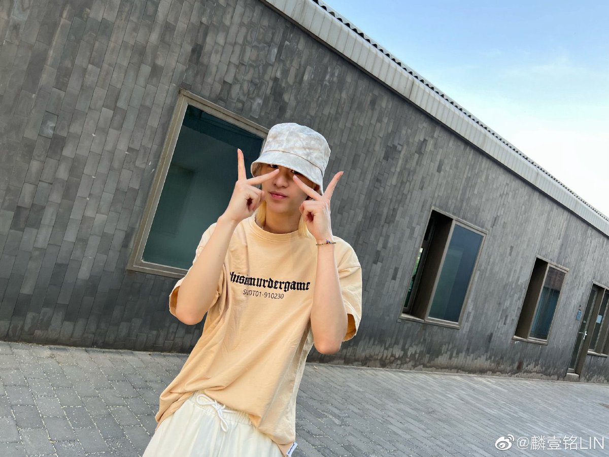 linyimingpics's tweet photo. 220601 • Lin Yiming Weibo Update (1/2)

Would like to wish all friends and children a happy children’s day~ 🙌🏼

#HIGH5 #麟壹铭 #LinYiming #LIN https://t.co/lmglDVnZji