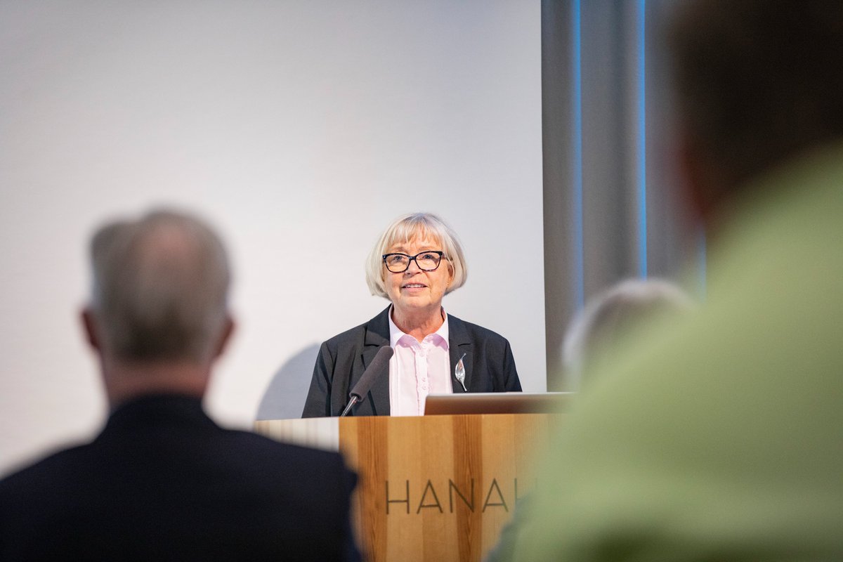 svefinfonden's tweet photo. Igår uppmärksammades fondens skogsforskningsprojekt #TandemForestValues, som hittils samlat 94 miljoner kronor till finsk-svensk skogsforskning. Bland seminarierdeltagarna @Hanaholmen märktes fondordföranden Chris Heister och tidigare ministrarna @JariLeppa & Sven-Erik Bucht. https://t.co/ocR2Zk9ASH