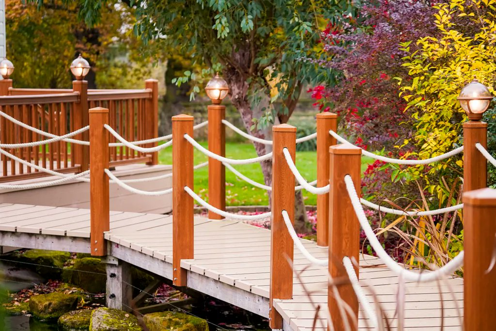 Personalise your low maintenance Liniar fencing by adding decorative accessories such as, post caps and lamps – all available as part of the range. 
buff.ly/2OiKPTT

#Fencing #FencingSystems #Outdoor #OutdoorProducts #Design #TeamLiniar #MaintenanceFree #Colour #Style