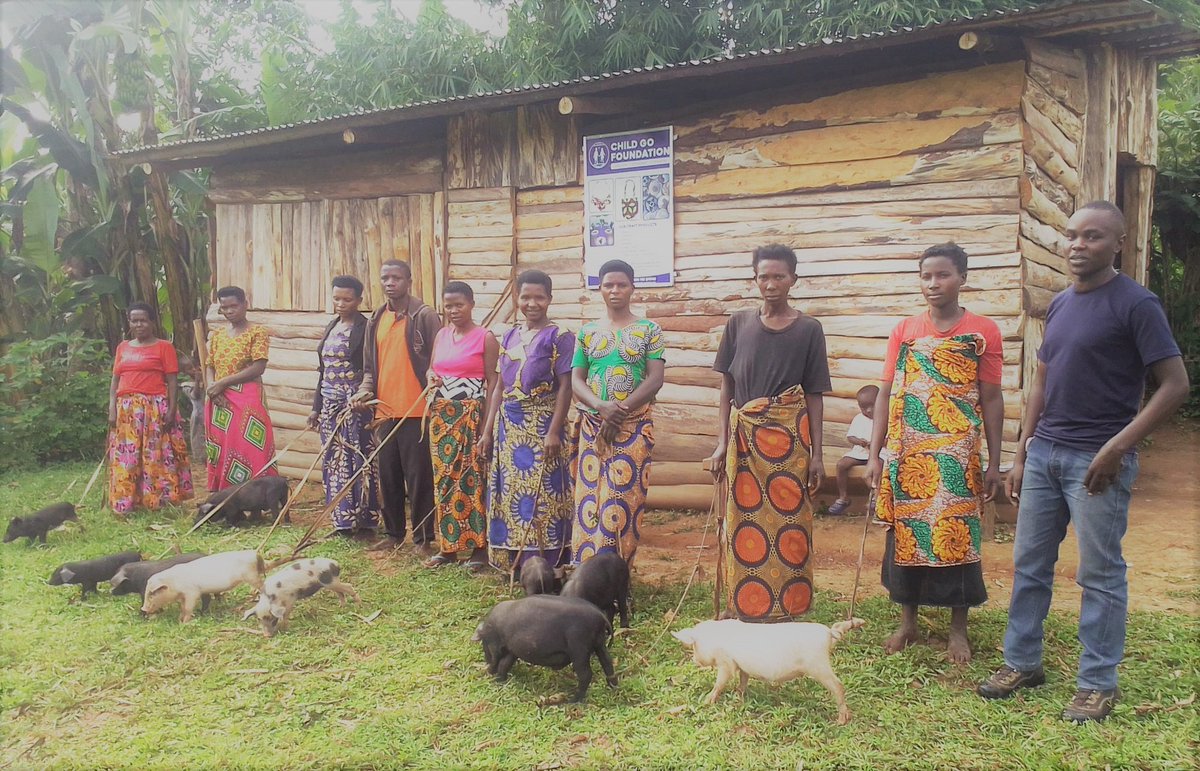 ChildgoFoundat1's tweet photo. #Supporting our community to #sustainably finance their children #education #alternativelivelihood #Gorillaconservation #Bwindi
https://t.co/4nTfH5D9Pb https://t.co/41zKg0CGg7