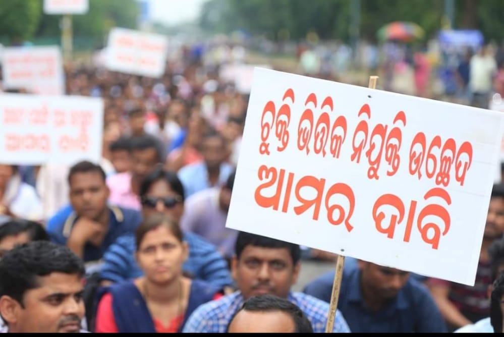 TappanKumar4's tweet photo. @OGCEA @CMO_Odisha @gapg_dept @FdOdisha @GovernorOdisha @pranabpdas @SecyChief @MoSarkar5T @SatyaPrNayak @LawOdisha Abolish the contractual system 2013 https://t.co/ZZFdmf1RLo