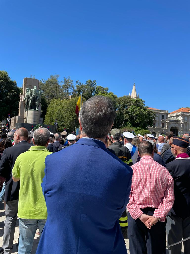 FrancescoDeDom5's tweet photo. Buona Festa della Repubblica all’Italia, a tutte e tutti.

#festadellarepubblica #messina #DeDomenicoSindaco #eleme2022 #xmessinatralagente https://t.co/r8e7BvX2c4
