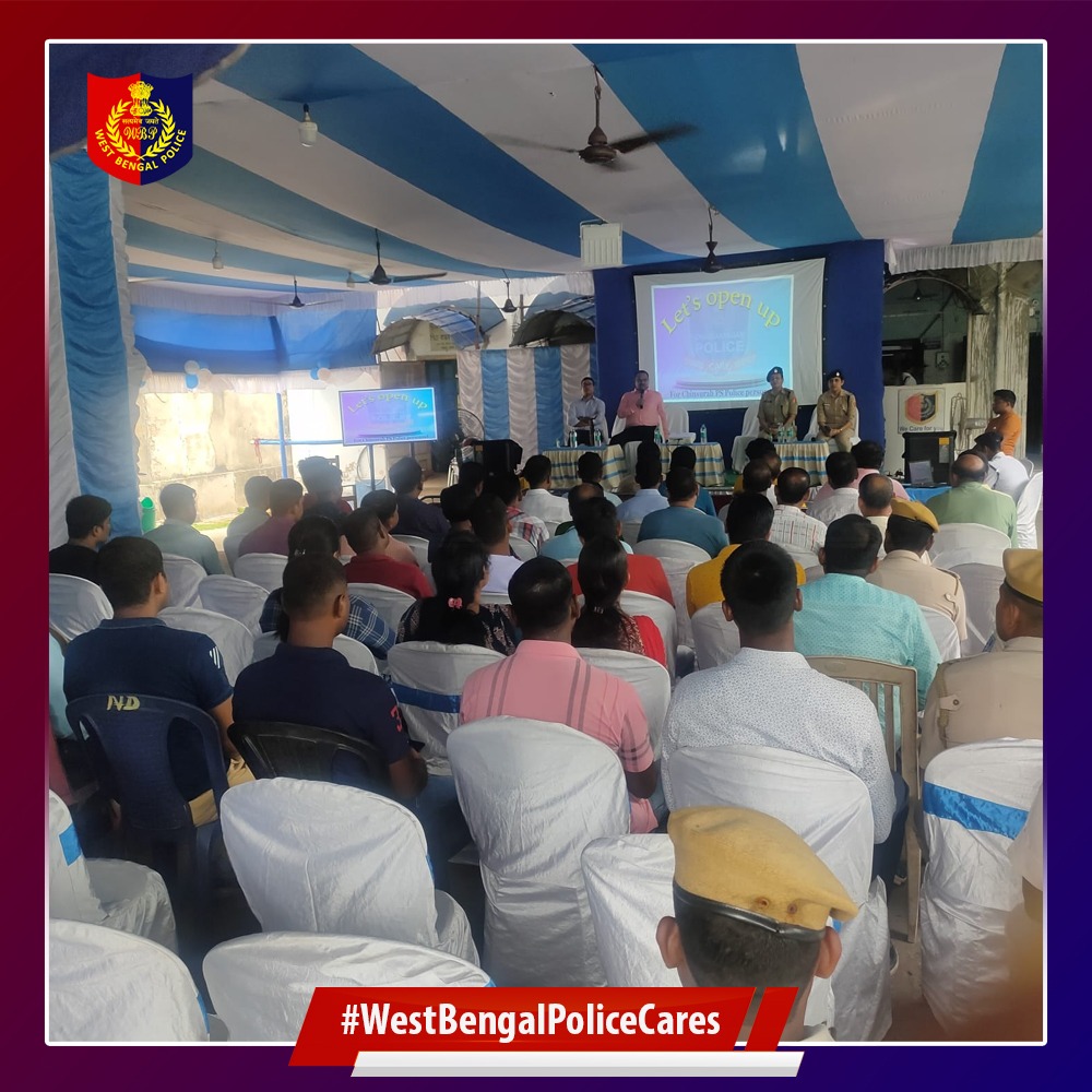 WBPolice's tweet photo. আসুন মন খুলে  কথা বলি ,বন্ধুই  আপনার সম্বল!

#LetsOpenUp - a wellness programme initiated by @ChandannagarC, aimed at providing a conducive environment for personnel to share their troubles.
Concepts like 'buddy pairs' were encouraged to establish rapport.

#WestBengalPoliceCares https://t.co/2UnREZkZPV