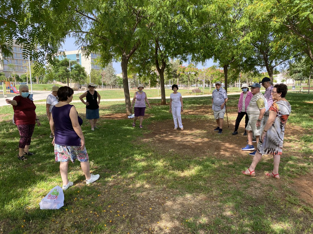FisioAPMallorca's tweet photo. Avui hem participat a la ruta saludable del @CSEmiliDarder. Hem fet exercicis de coordinació, de força i caminat amb un grup encantador. @apmallorca https://t.co/B41rTUxYnP