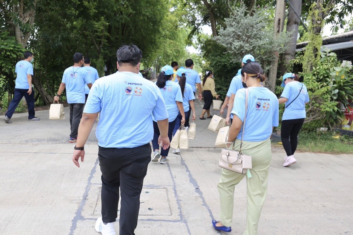 2 มิ.ย.65 
บริษัท เป๊ปซี่โค ประเทศไทยและมูลนิธิเป๊ปซี่โค ร่วมกับ #รักษ์ไทย ในโครงการ" อาหารล้านมื้อเพื่อกำลังใจให้คนไทยสู้ภัยโควิด-19" #ครั้งที่3 เพื่อบรรเทาภาระลดค่าใช้จ่ายบางส่วนของคนในชุมชนผู้ที่ได้รับผลกระทบด้านเศรษฐกิจและสังคมจากโควิด-19 และต้องการความช่วยเหลืออยู่
<a href="/PepsiCo/">PepsiCo</a>