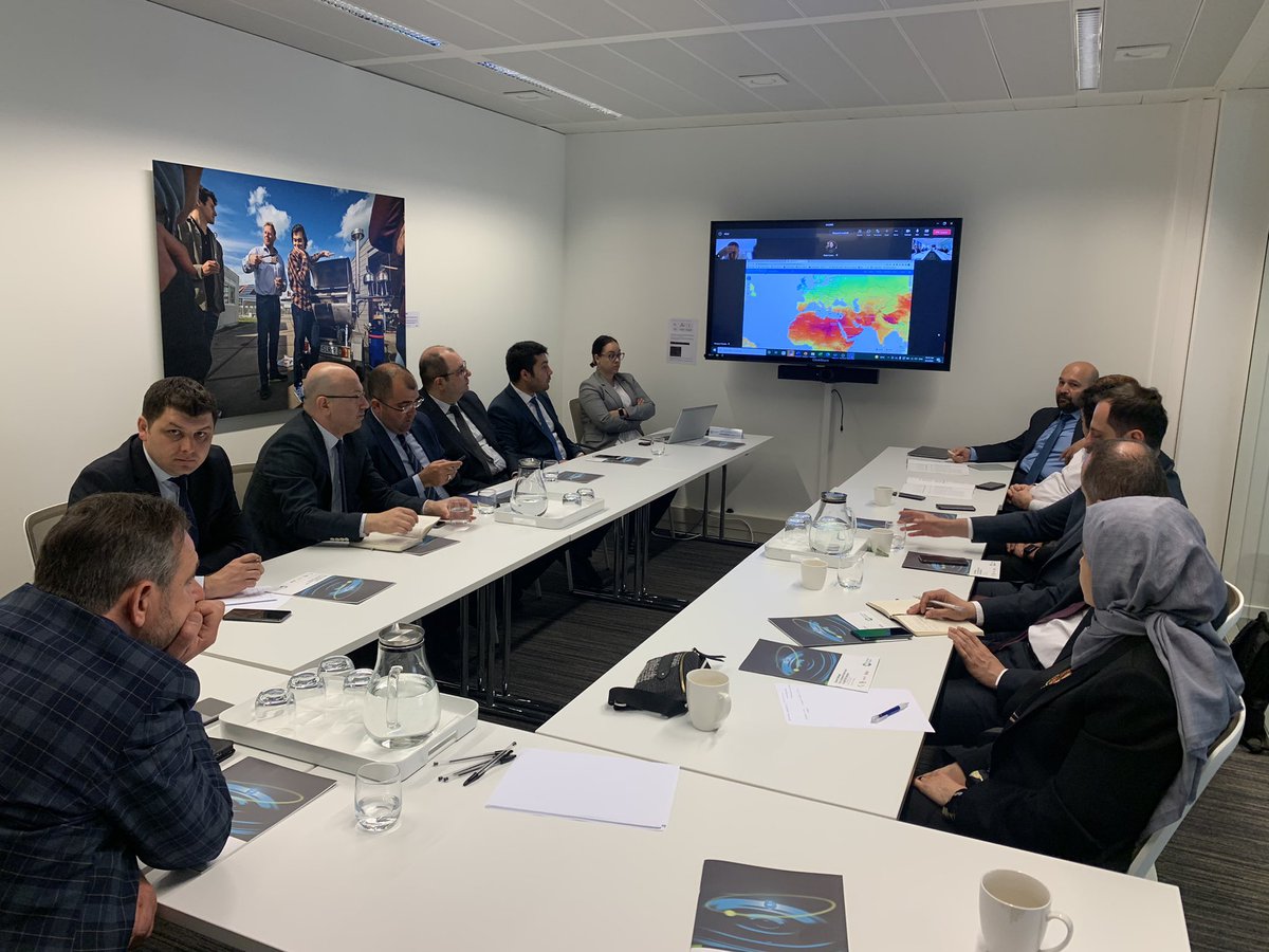GazbirGazmer's tweet photo. Hydrogen Europe CEO’su Jorgo Chatzimarkakis ile hidrojen sektöründeki gelişmeleri ele aldık. Türkiye- Avrupa arasındaki işbirliğin geliştirilmesi için görüş alışverişinde bulunduk.

@TCEnerji 
#EPDK
@gazbir_ 
@cleangascenter https://t.co/NCLx1DDNUc
