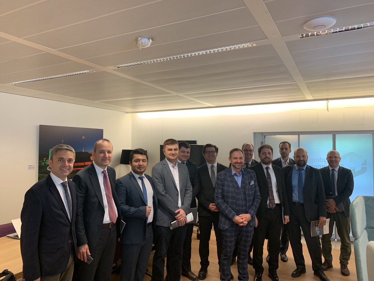 GAZBİR-GAZMER (@gazbirgazmer) on Twitter photo Hydrogen Europe CEO’su Jorgo Chatzimarkakis ile hidrojen sektöründeki gelişmeleri ele aldık. Türkiye- Avrupa arasındaki işbirliğin geliştirilmesi için görüş alışverişinde bulunduk.
<a href="/TCEnerji/">T.C. Enerji ve Tabii Kaynaklar Bakanlığı</a>
#EPDK
<a href="/gazbir_/">GAZBİR</a>
<a href="/cleangascenter/">Clean Gas Center/ Temiz Enerji Merkezi</a> Hydrogen Europe CEO’su Jorgo Chatzimarkakis ile hidrojen sektöründeki gelişmeleri ele aldık. Türkiye- Avrupa arasındaki işbirliğin geliştirilmesi için görüş alışverişinde bulunduk.
<a href="/TCEnerji/">T.C. Enerji ve Tabii Kaynaklar Bakanlığı</a>
#EPDK
<a href="/gazbir_/">GAZBİR</a>
<a href="/cleangascenter/">Clean Gas Center/ Temiz Enerji Merkezi</a>