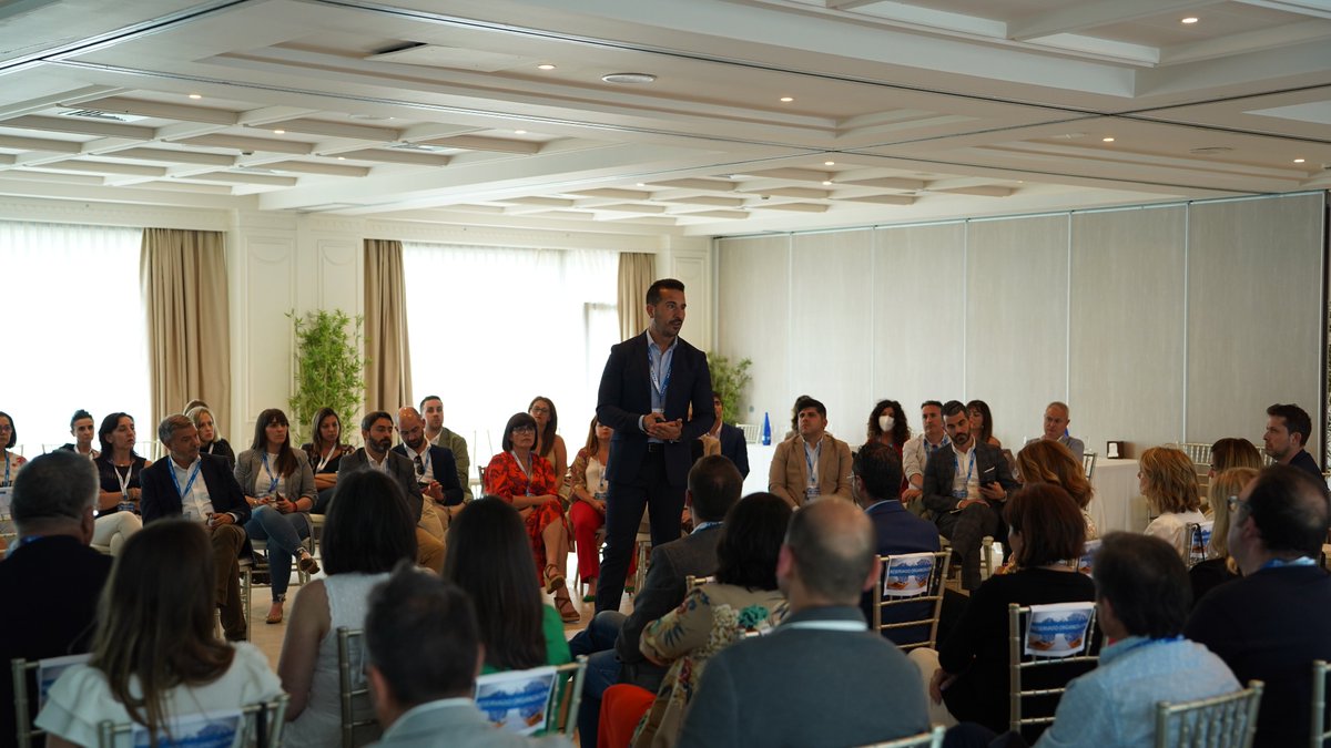 VenegasValorian's tweet photo. Un placer participar en el VIII Congreso Regional @fasgaCyLyC  donde hemos seguido dando a conocer nuestro Plan Estratégico, con el que queremos impulsar nuestro objetivo de expansión a nuevas empresas.
#FasgaTransformandoelSindicalismo https://t.co/X9zisrHO7m
