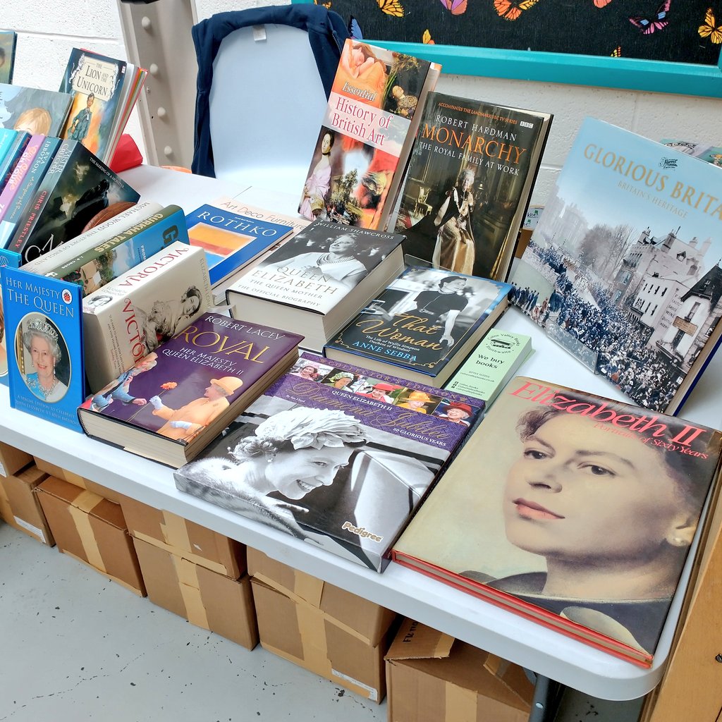 Colne_Books's tweet photo. Come find us at the Jubilee Fair today at the Wave Day Center (near the Henporium and @empirebrewinguk)
👸📚 #Slaithwaite #Jubilee #Books https://t.co/Kc4rPsCXFY
