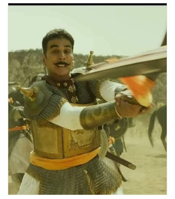 Niladri84736699's tweet photo. @Ashokkshekhawat @news24tvchannel ये किस ऐंगल से #PrithvirajChauhan लग रहा है 😳 
पूरे का पूरा #मसखरा दिख रहा!

एक्सप्रेशन से लग रहा है की ये ,
अभी गाना शुरू करेगा :
"बाला ओ बाला, शैतान का साला " 😒
😂😂 https://t.co/dEFrOhaHDA