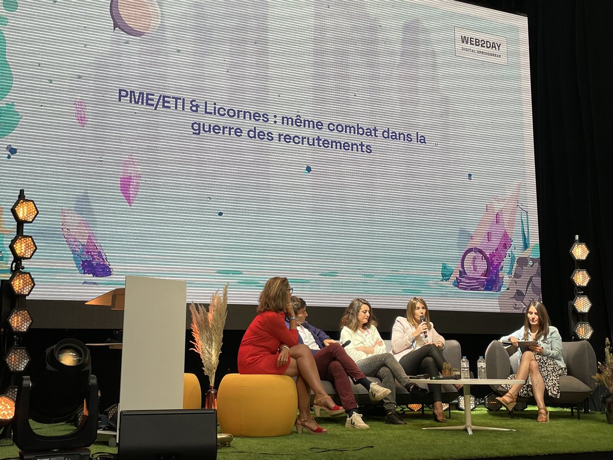 Place maintenant à une table ronde animée par Anaïs sur le thème « PME/ETI &amp; Licornes : même combat dans la guerre des recrutements ». Les invités témoignent sur la manière dont leurs entreprises doivent agir pour séduire et attirer les talents ! #web2day